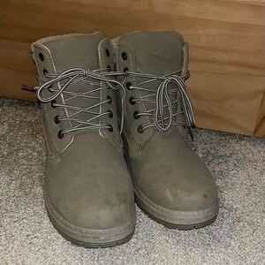 Women’s Tan lace up boots size 8
